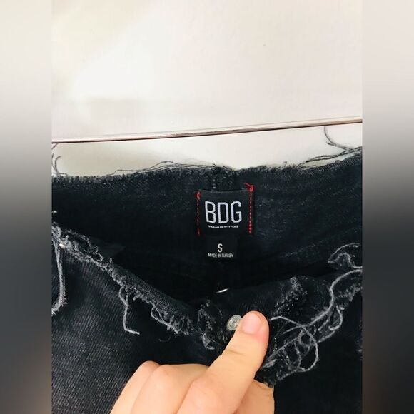 BDG Urban Outfitters Black Cotton Jeans Skirt Size Small Distressed Bottom Hem - Picture 4 of 5